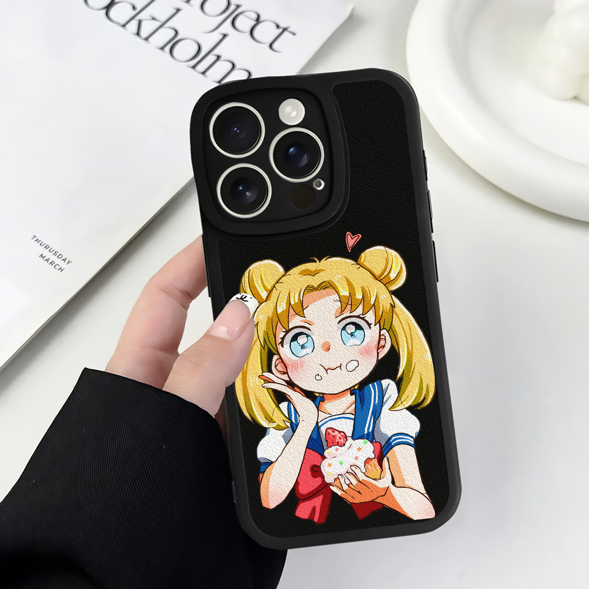 （画像用） 美少女戦士セーラームーン 愛野 美奈子 あいの みなこ Sailor Moon Aino Minako 【iPhone 16シリーズ対応】シリコンスマホケース（レザー調） 材質：シリコン